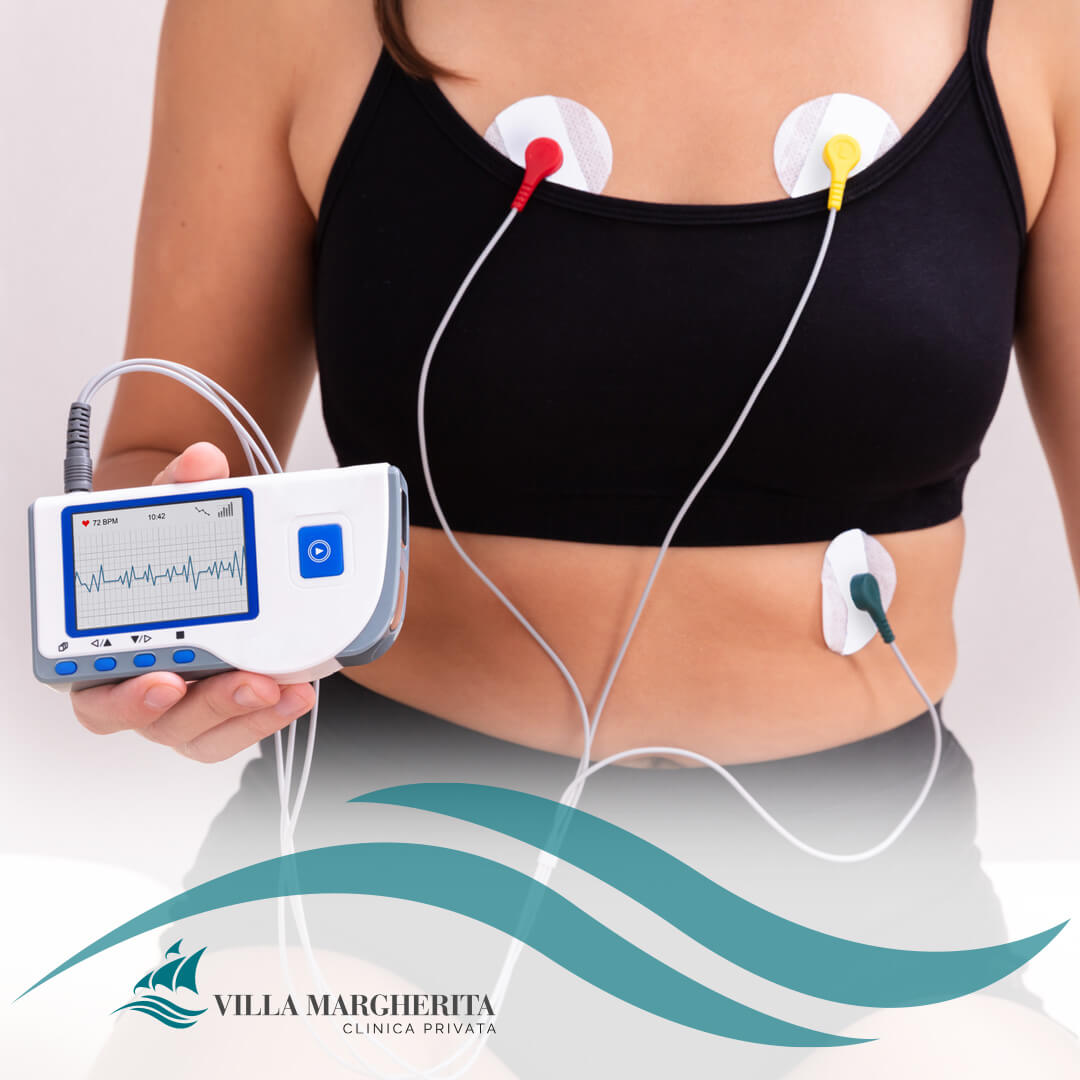 Donna indossa holter cardiaco
